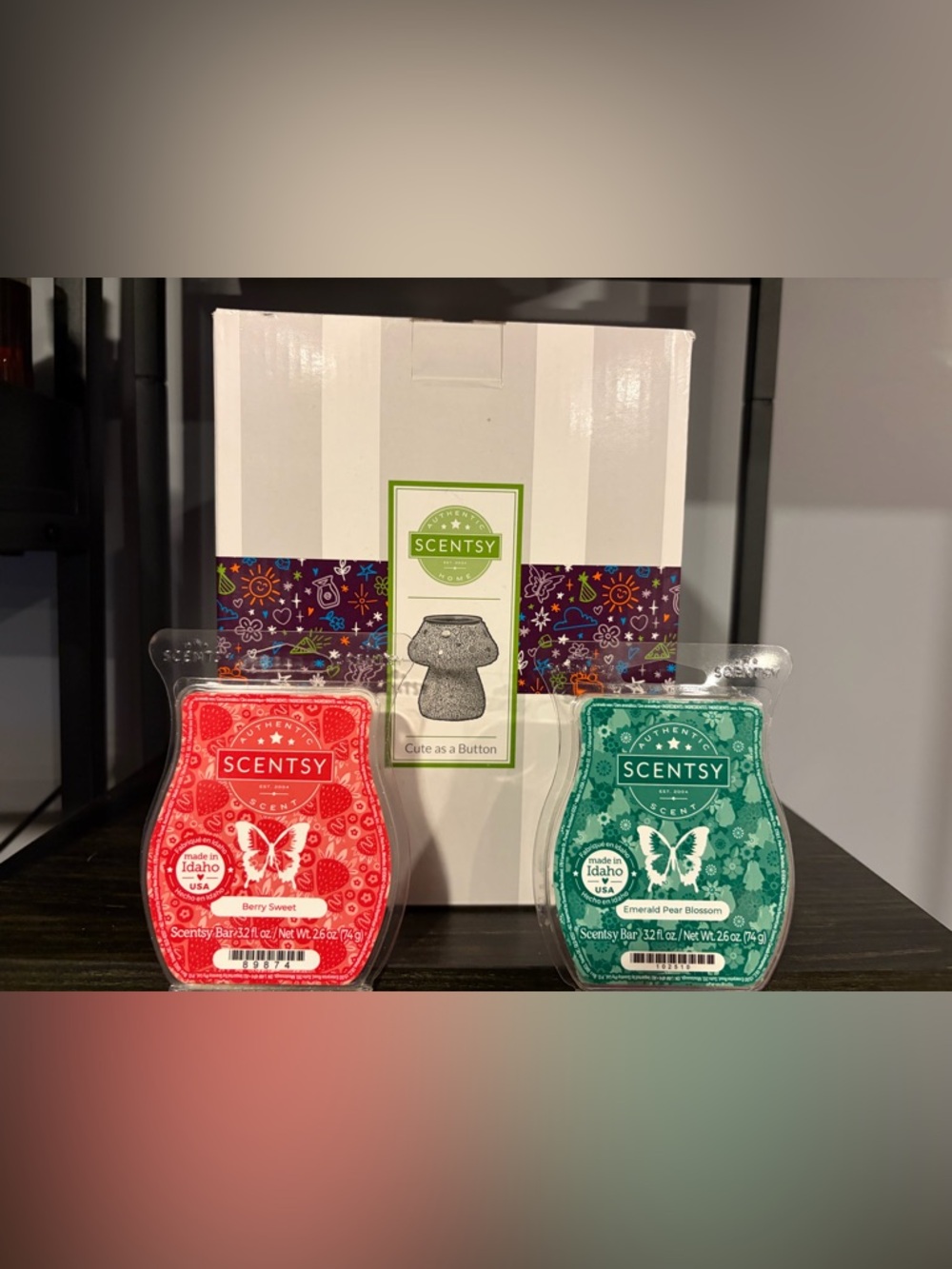 Scentsy “Cute as a Button” Warmer + 2 Wax Bars